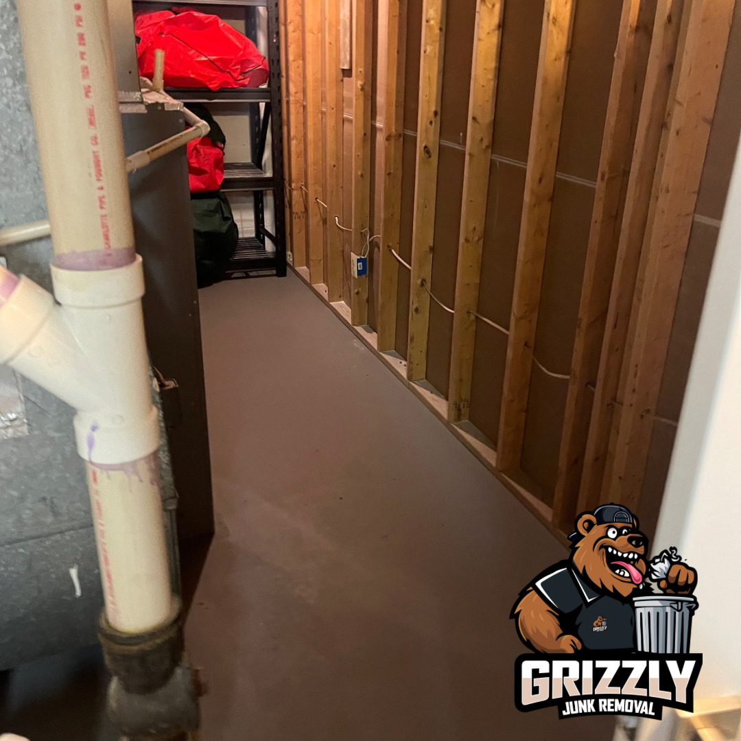 Garage / Storage / Cardboard